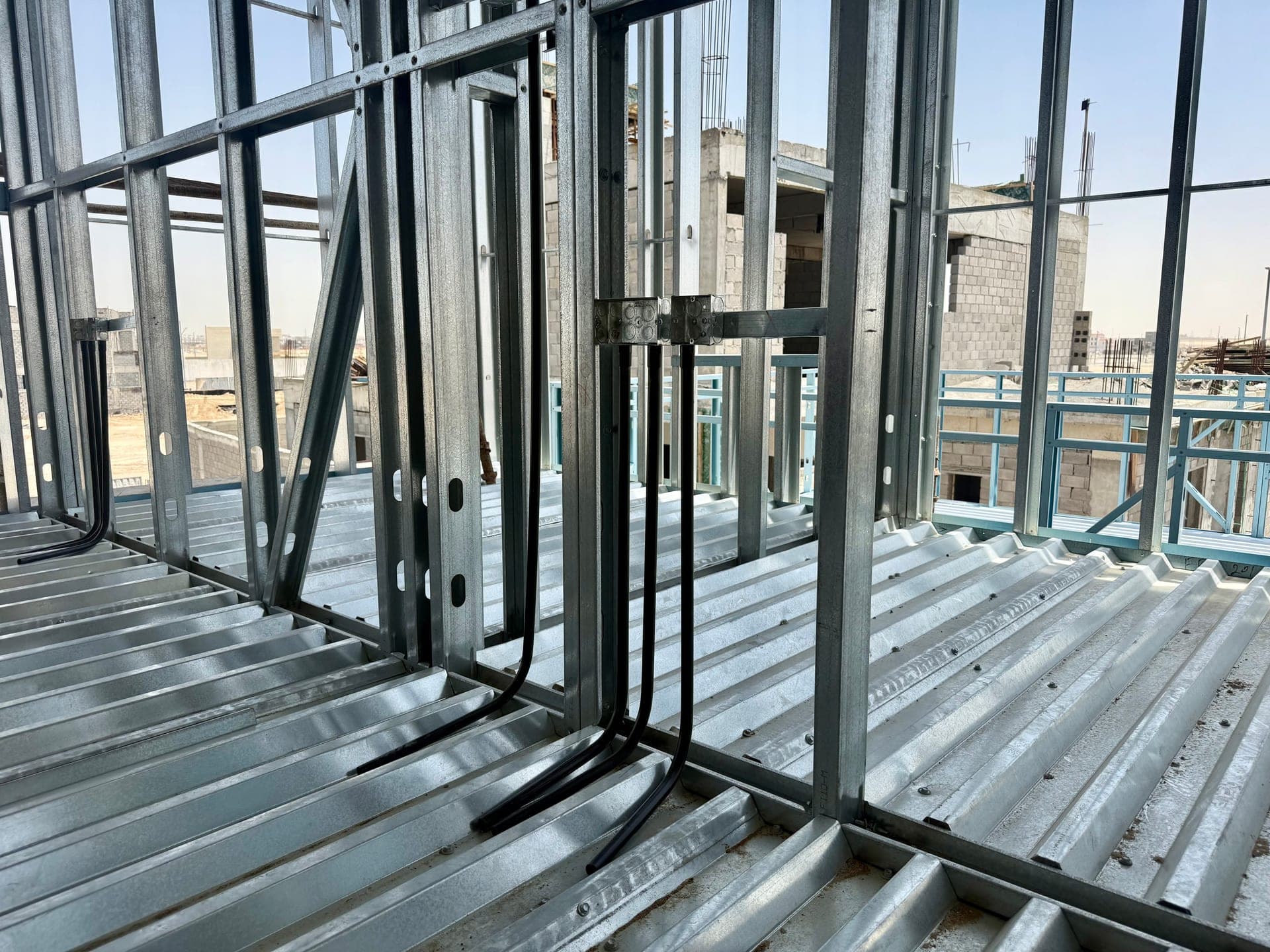 تفاصيل الهيكل والأرضية